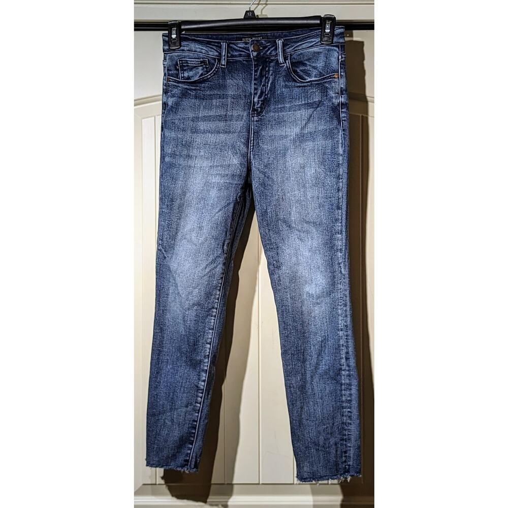 Judy Blue Los Angeles Relaxed Fit Shredded Back Pocket Raw Hem Jean Sz 7/28